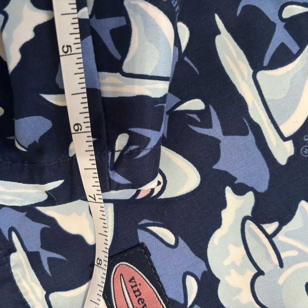 Vineyard Vines Men’s Size L 7” Swim Trunks Printed Sharks Blue Navy - Picture 9 of 10